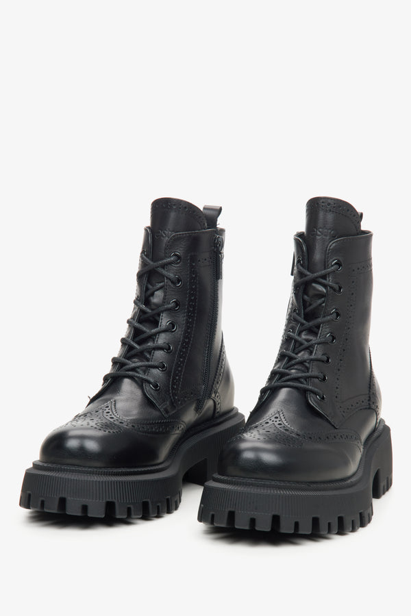 Women's black leather ankle boots Estro.