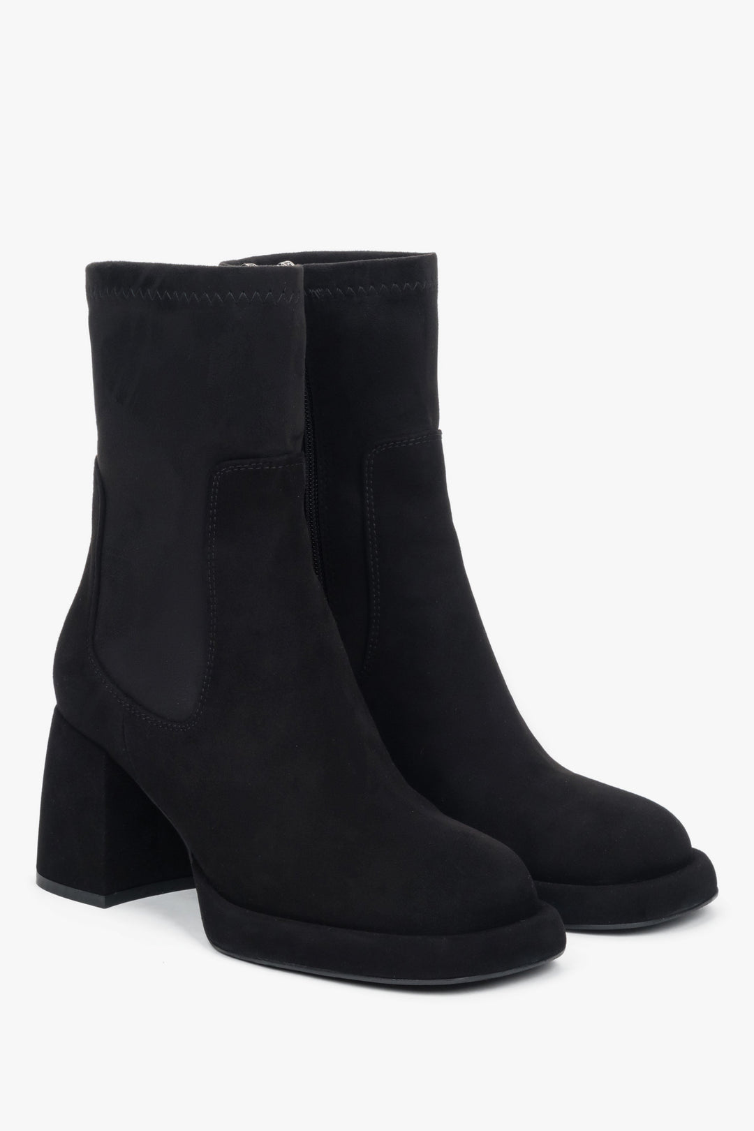 Estro ER00118219 – women’s black ankle boots made of genuine velour and stretch with a stable heel.