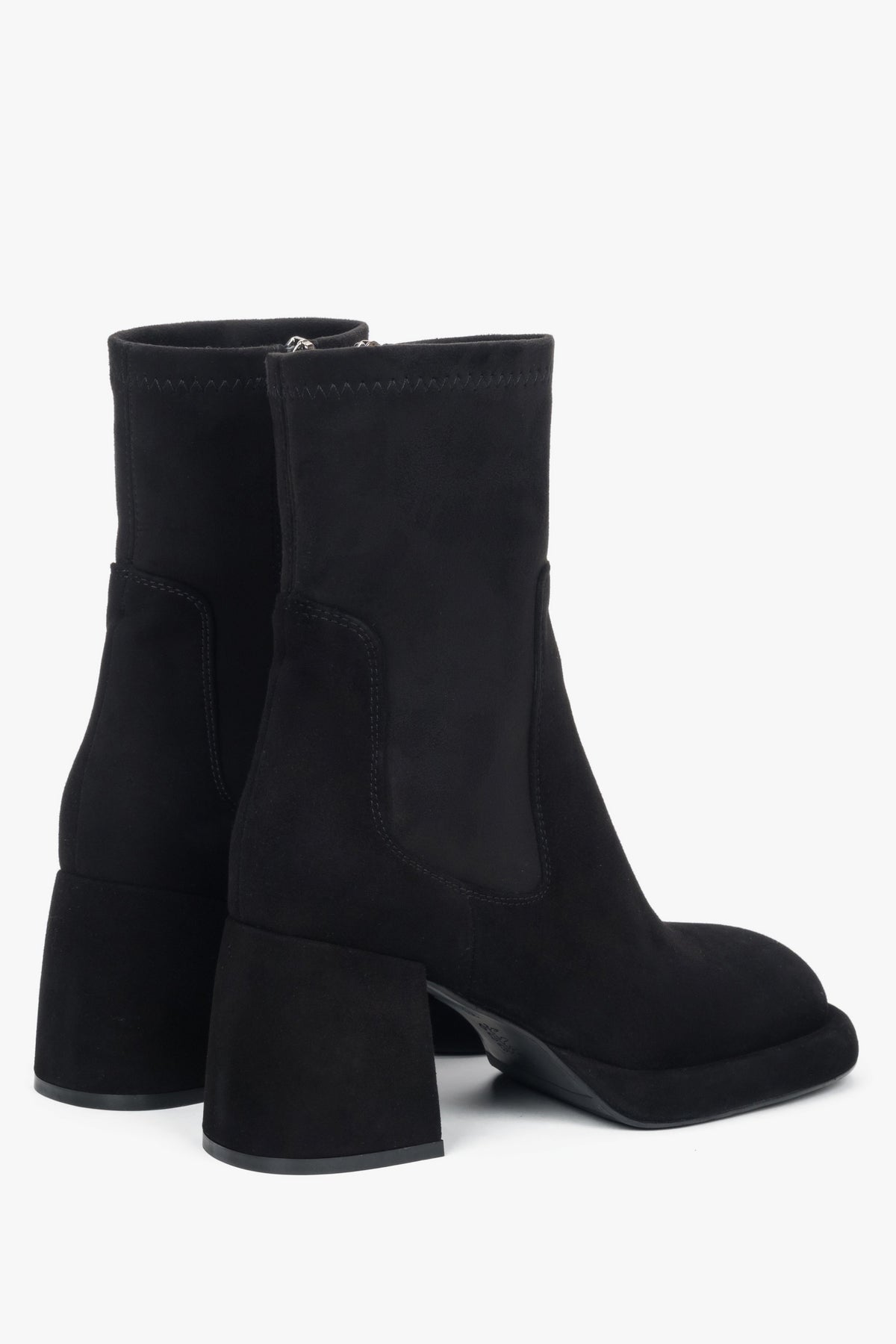 Women’s ankle boots Estro ER00118219, black, made of genuine velour and stretch with a stable heel.