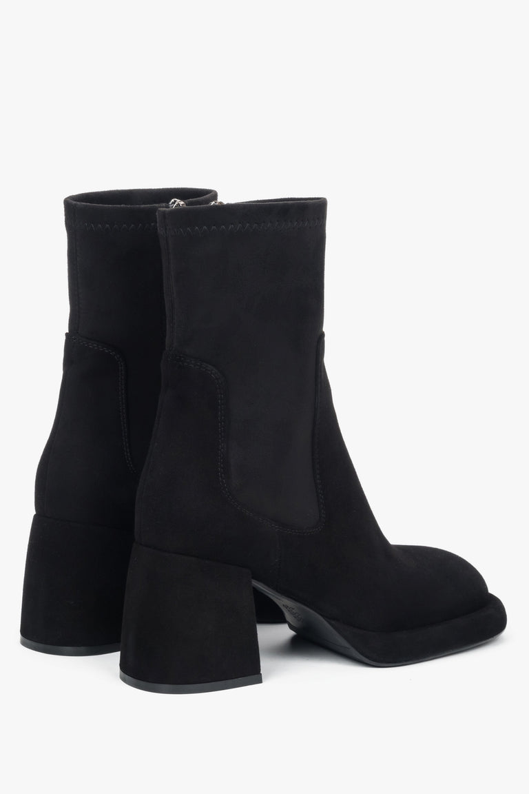 Women’s ankle boots Estro ER00118219, black, made of genuine velour and stretch with a stable heel.