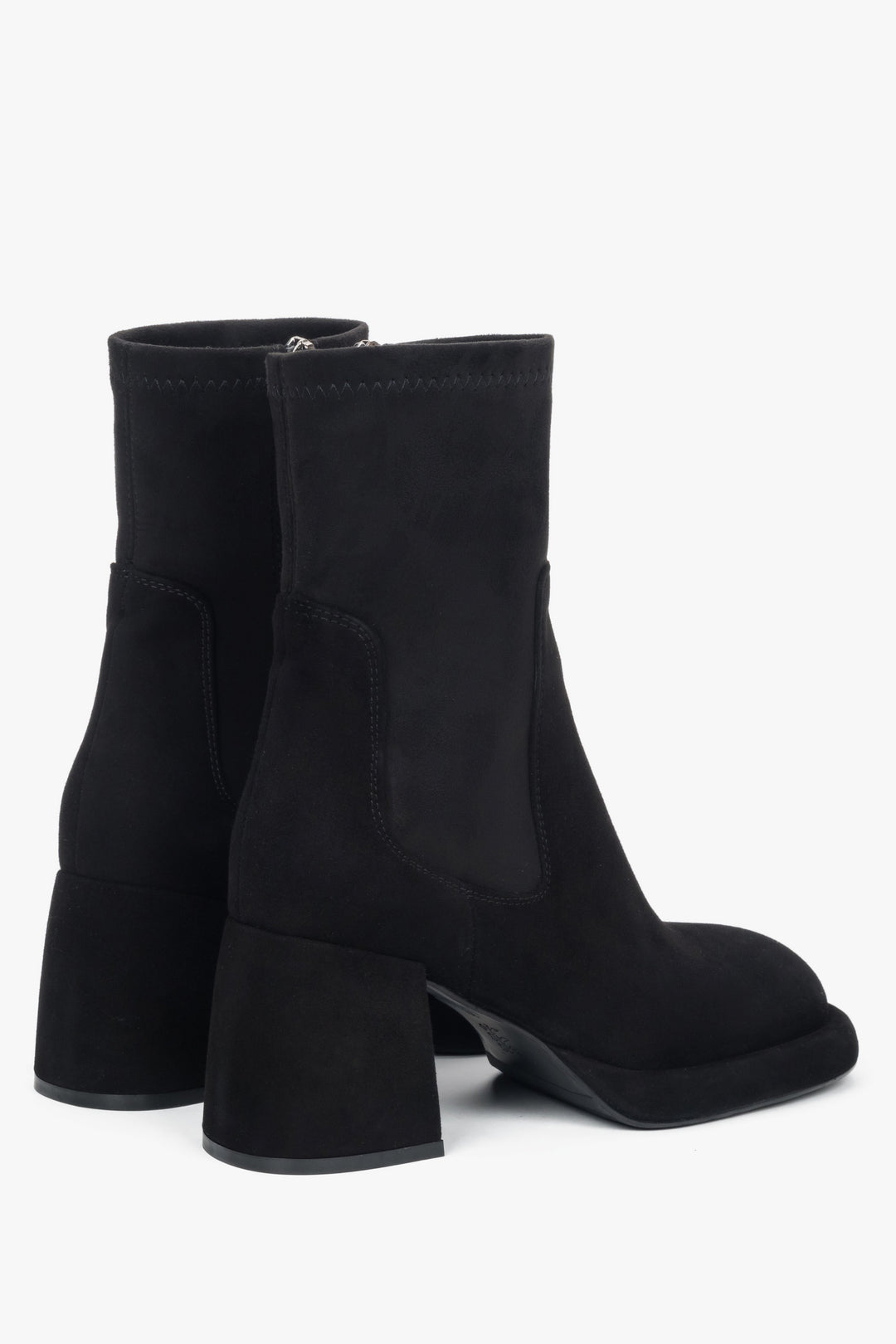 Women’s ankle boots Estro ER00118219, black, made of genuine velour and stretch with a stable heel.