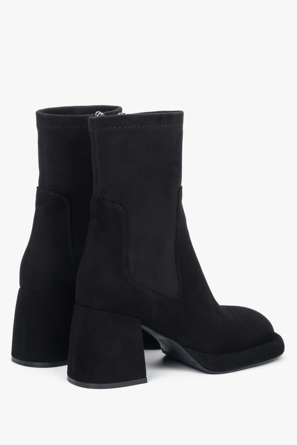 Women’s ankle boots Estro ER00118219, black, made of genuine velour and stretch with a stable heel.