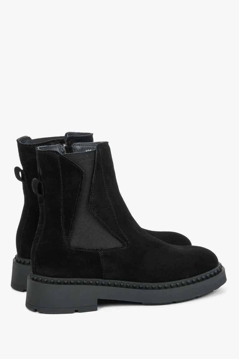 Black women's boots made of high-quality premium Italian natural velour by Estro.