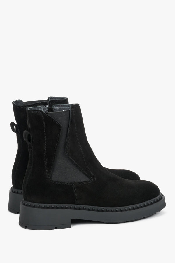 Black women's boots made of high-quality premium Italian natural velour by Estro.