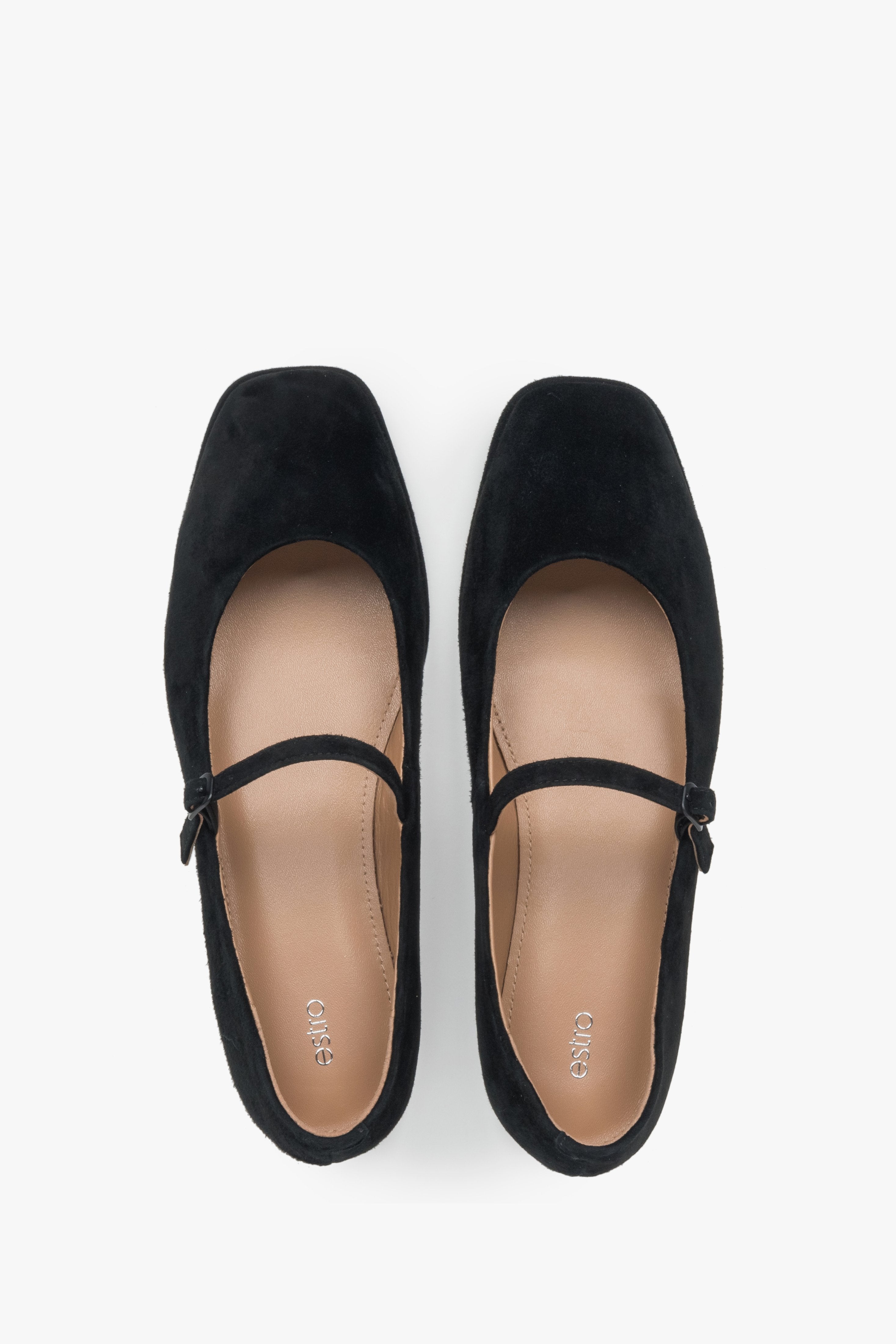 Slip-on ballet flats in black, crafted from ultra-soft natural velour.