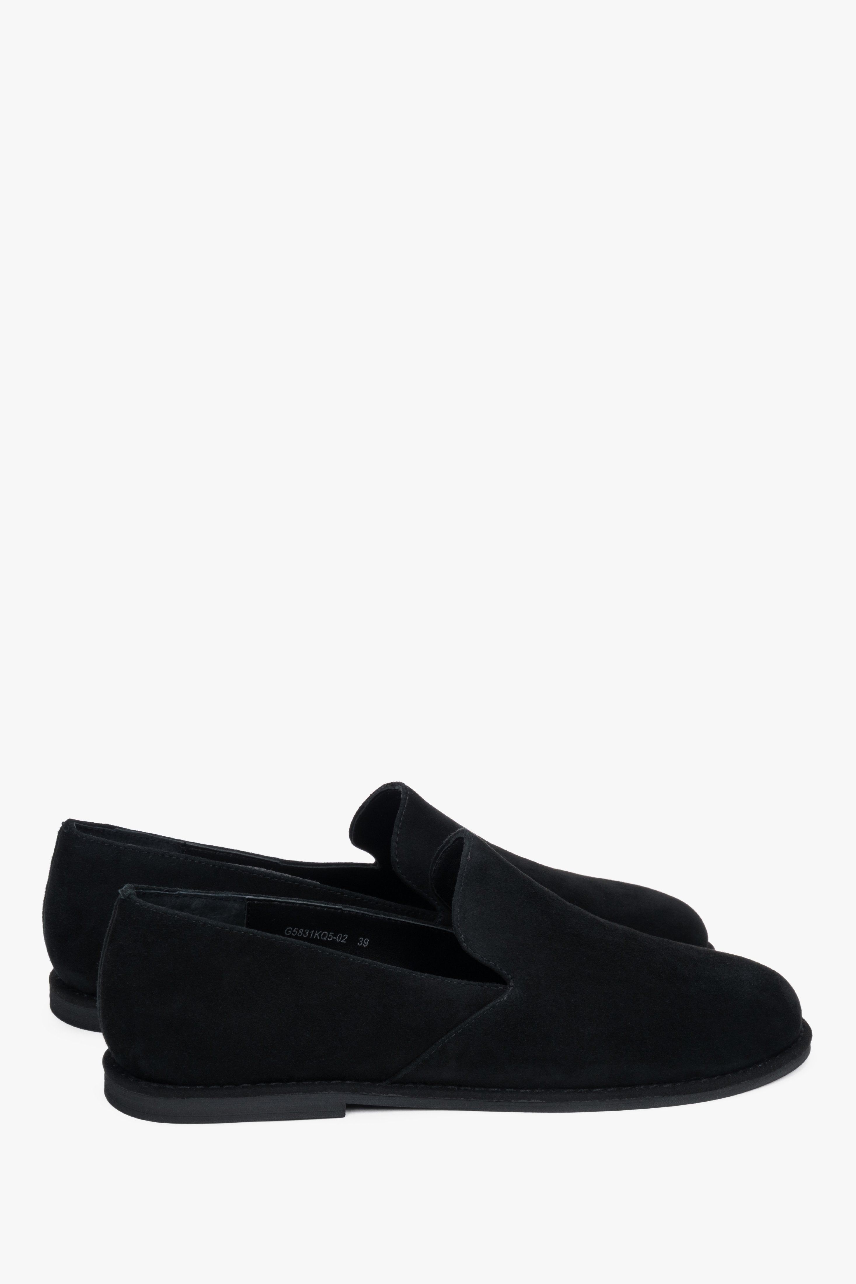 Detail of the thin and flexible barefoot-style sole.
