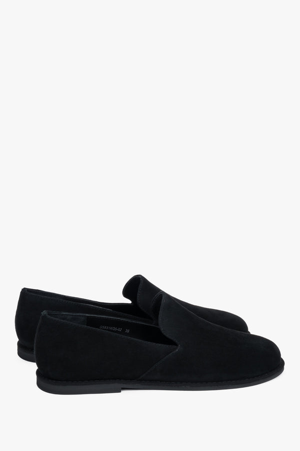 Detail of the thin and flexible barefoot-style sole.