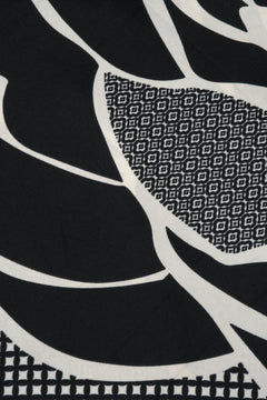 Women's scarf in black and beige with floral print Estro.