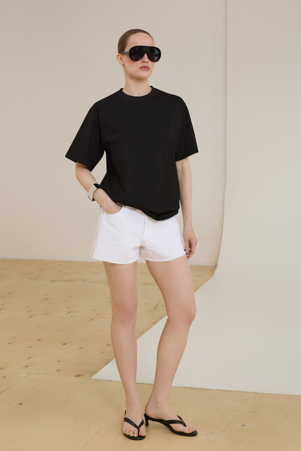 Women's Black Boxy-Style Cotton T-shirt Estro ER00119948.