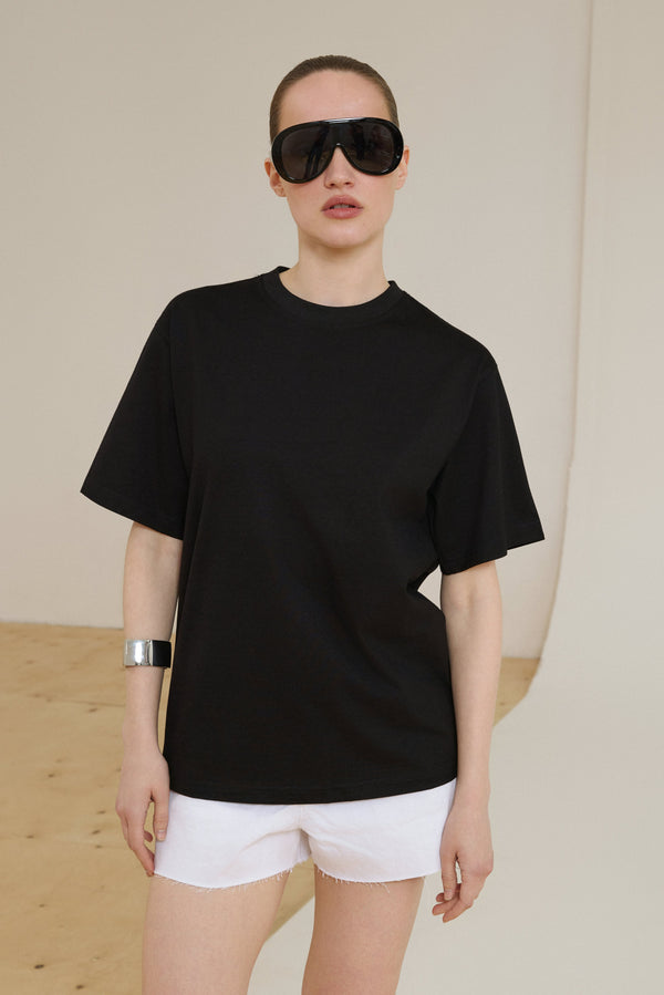 Estro black boxy-fit T-shirt for women.