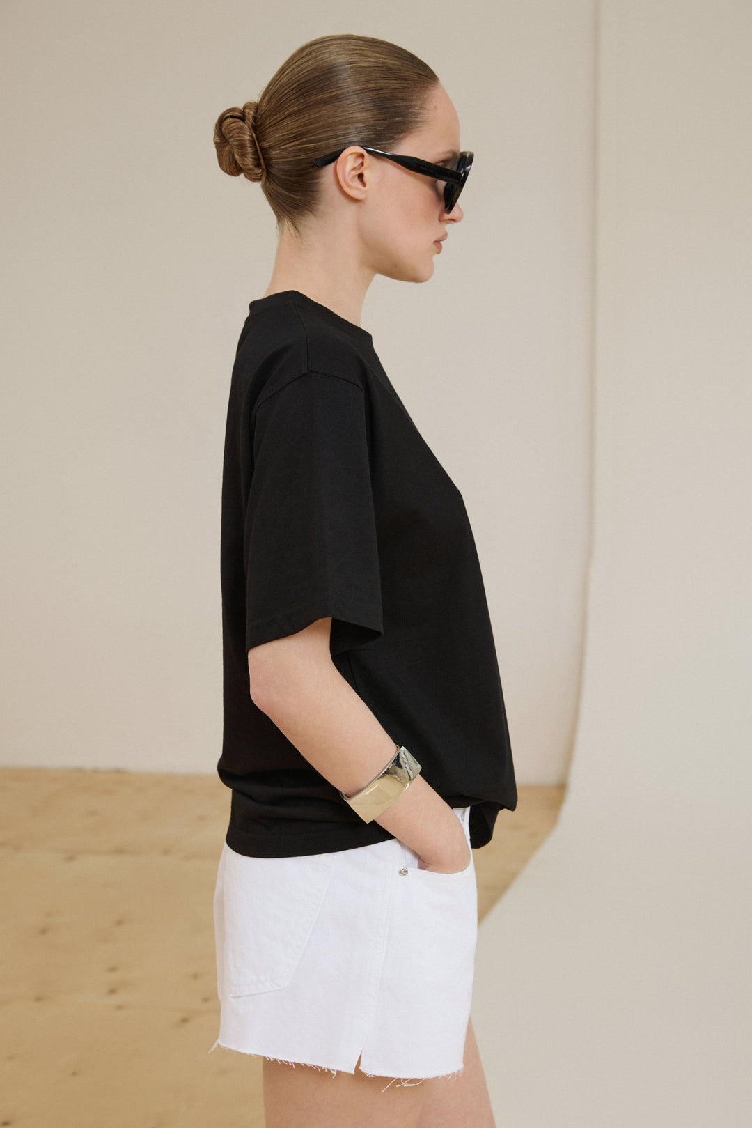 Women's black cotton T-shirt in a boxy style Estro.