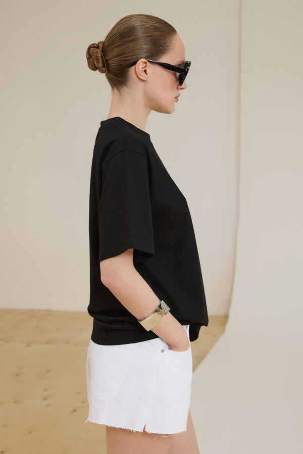 Women's black cotton T-shirt in a boxy style Estro.
