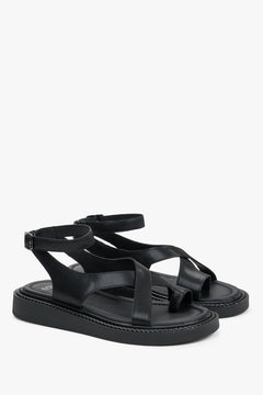 Women’s Black Casual Leather Sandals on a Thick Sole Estro ER00114750.