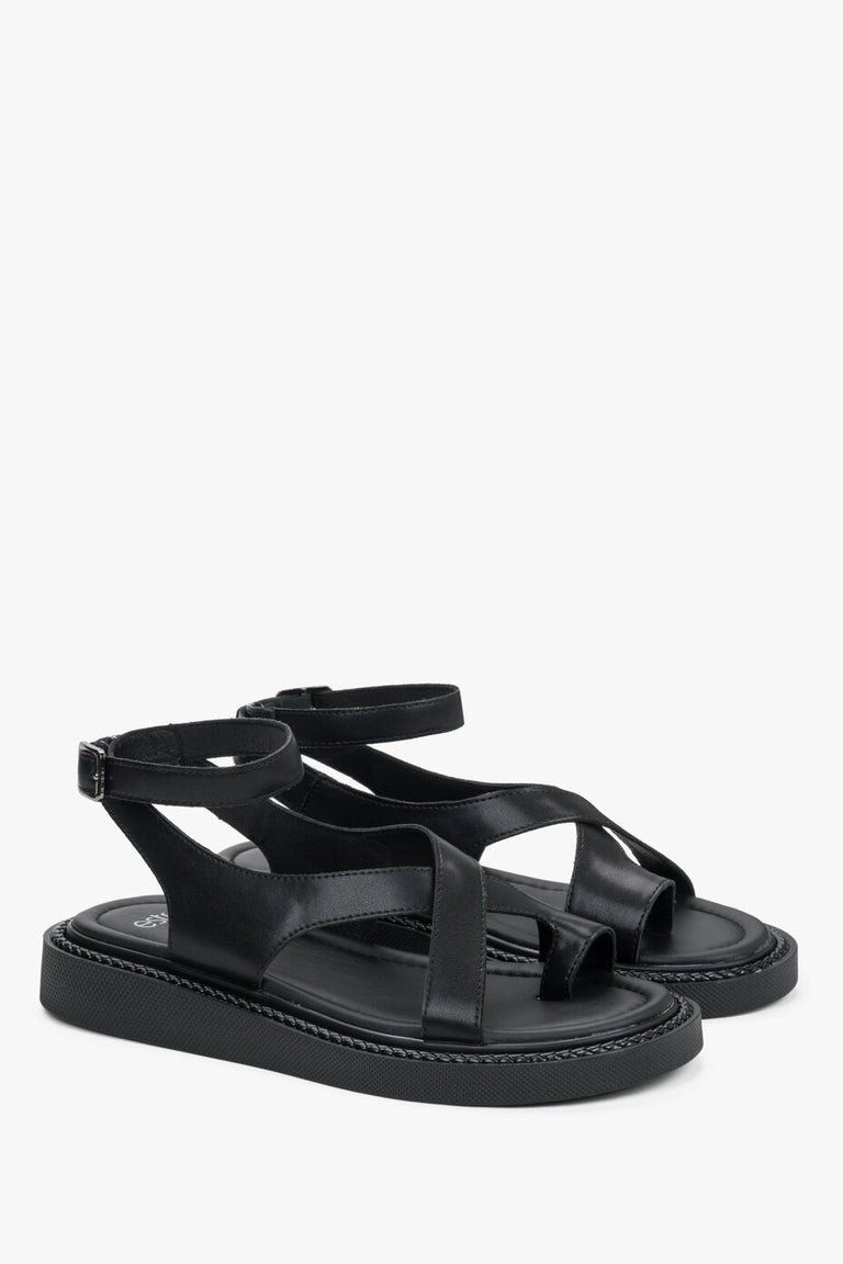 Women’s Black Casual Leather Sandals on a Thick Sole Estro ER00114750.