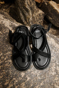 Women’s Black Casual Leather Sandals on a Thick Sole Estro ER00114750.