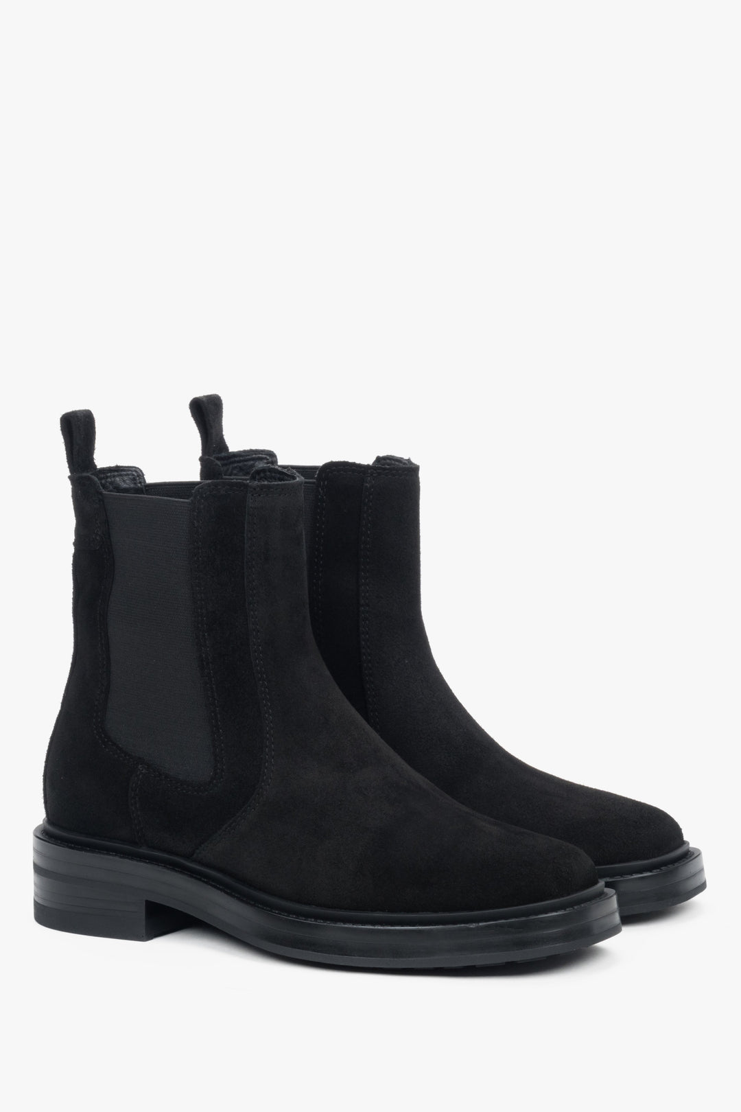 Black women’s high-ankle Chelsea boots made of genuine Italian leather.