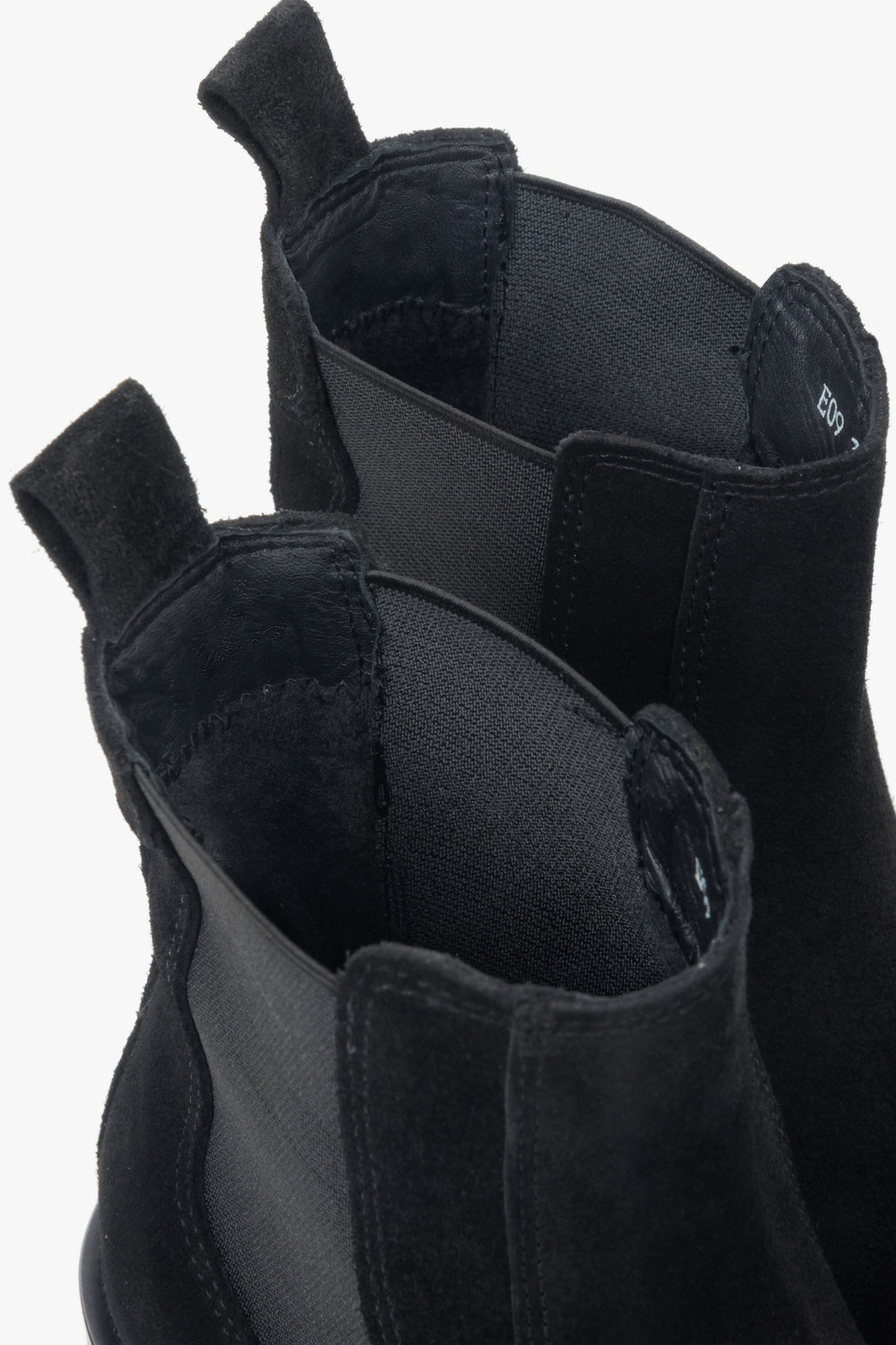 Luxury women’s high-ankle Chelsea boots crafted from the finest Italian genuine leather.
