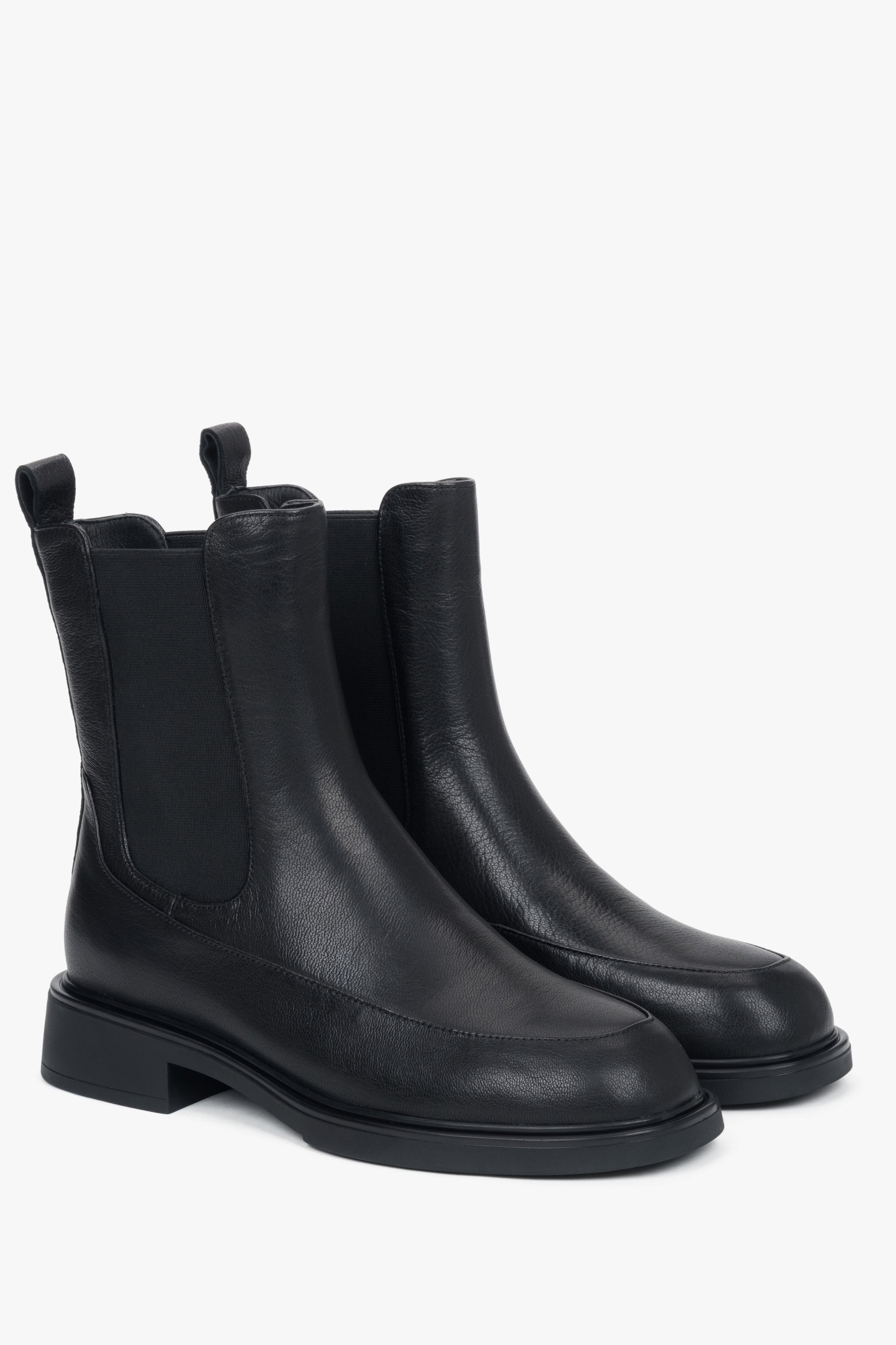 Black women’s Chelsea boots with an elastic insert made of genuine leather.