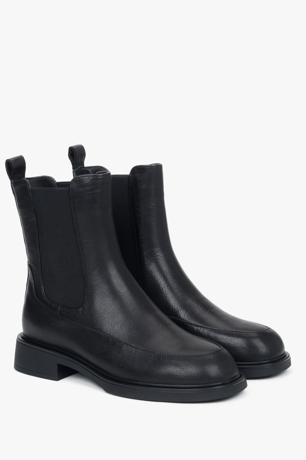Black women’s Chelsea boots with an elastic insert made of genuine leather.