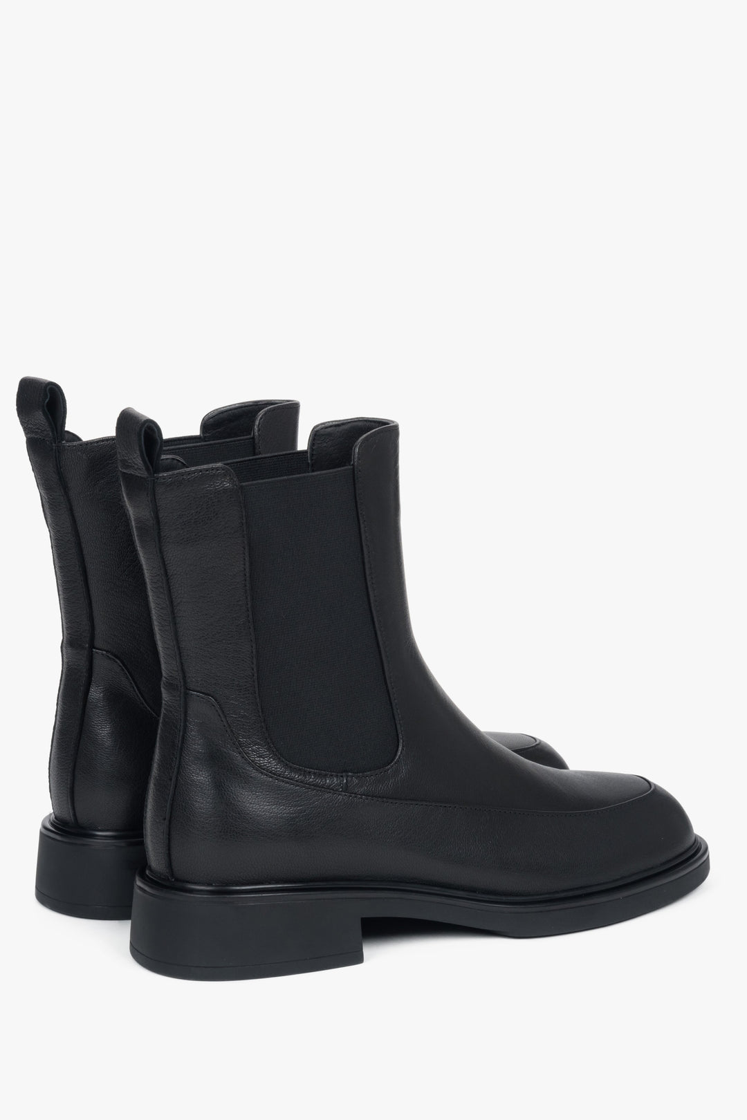 Made of genuine leather, black women’s Chelsea boots with an elastic insert by Estro.