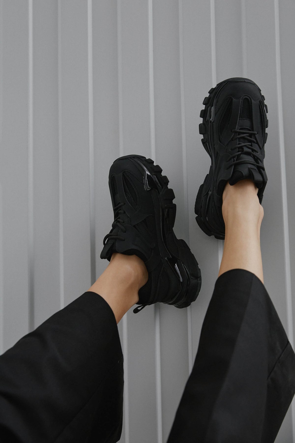 Women's black sneakers from the ES 8 sports line.