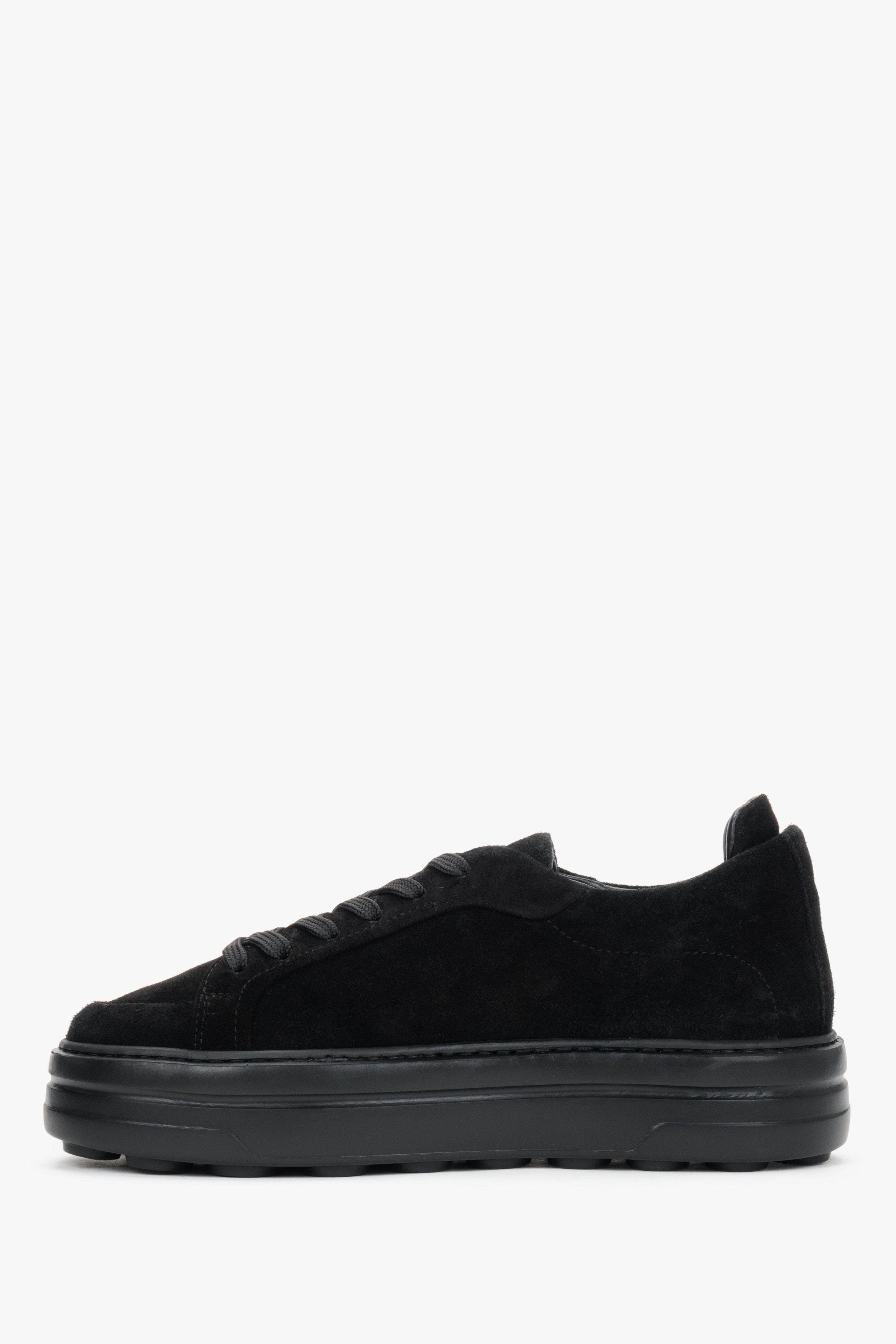 Elegant Estro women's black platform sneakers crafted from Italian suede.