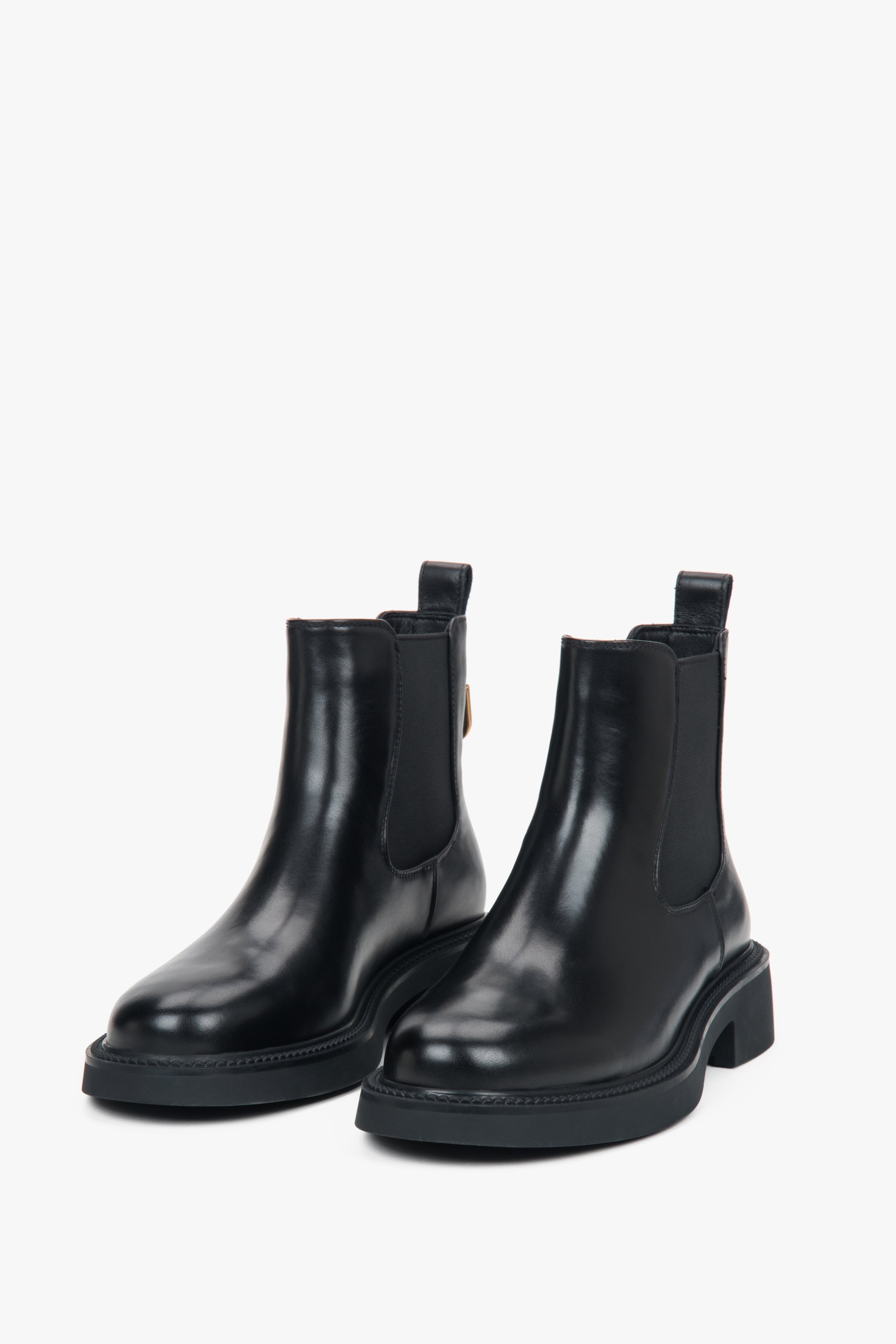 Women's black classic Chelsea boots made of genuine leather Estro ER00118181.