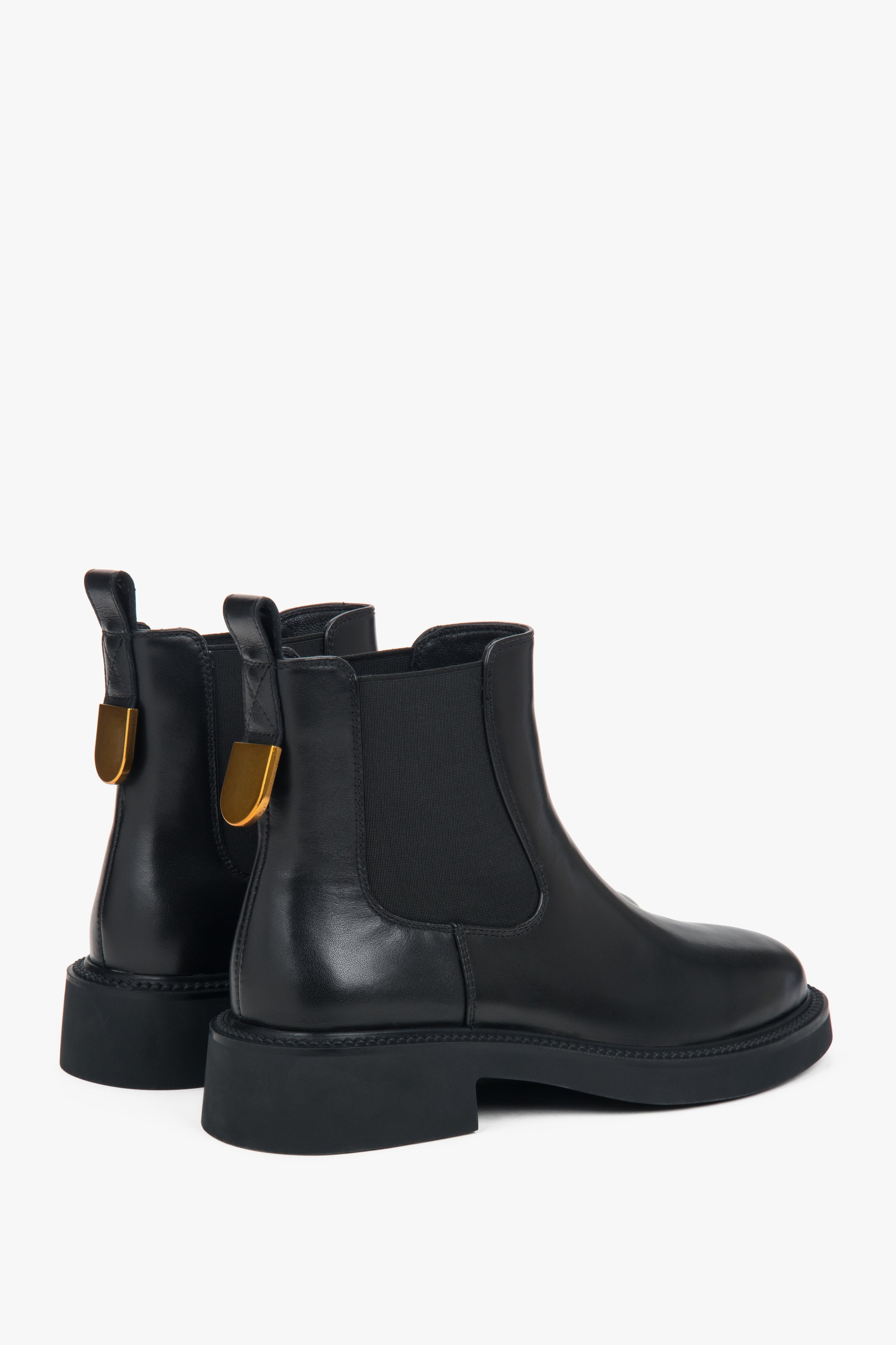 Made of genuine leather, women's black classic Chelsea boots Estro ER00118181.