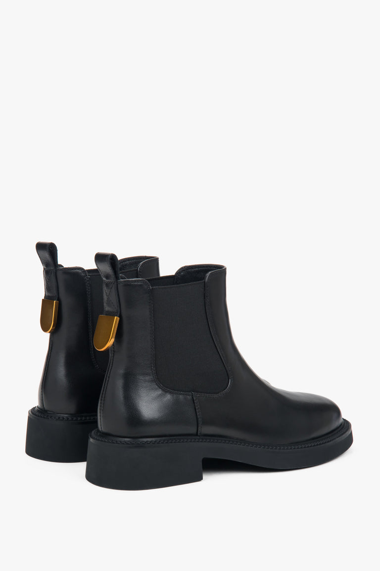 Made of genuine leather, women's black classic Chelsea boots Estro ER00118181.