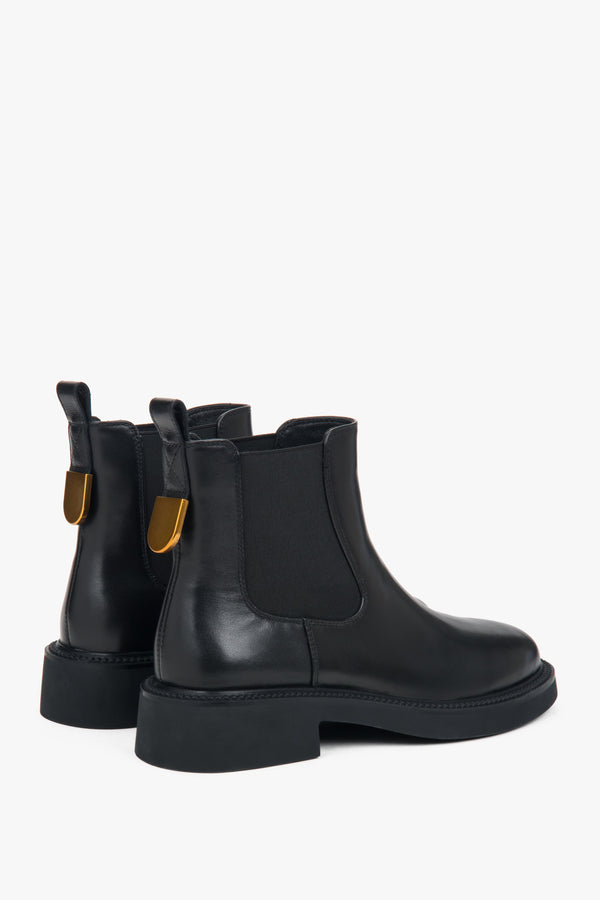 Made of genuine leather, women's black classic Chelsea boots Estro ER00118181.