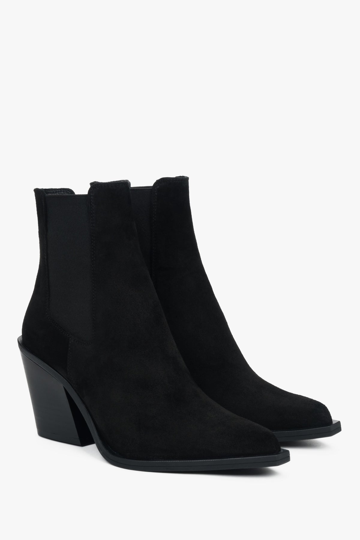 Black women’s cowboy boots with a heel in premium Italian natural velour.