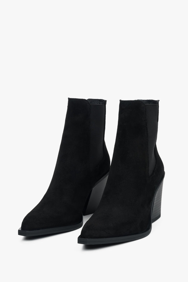 Estro black women’s cowboy boots with a heel in premium Italian natural velour.