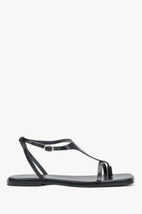 Women's Black Flat Sandals with Square Toe and Toe-Post Strap Estro ER00119855.