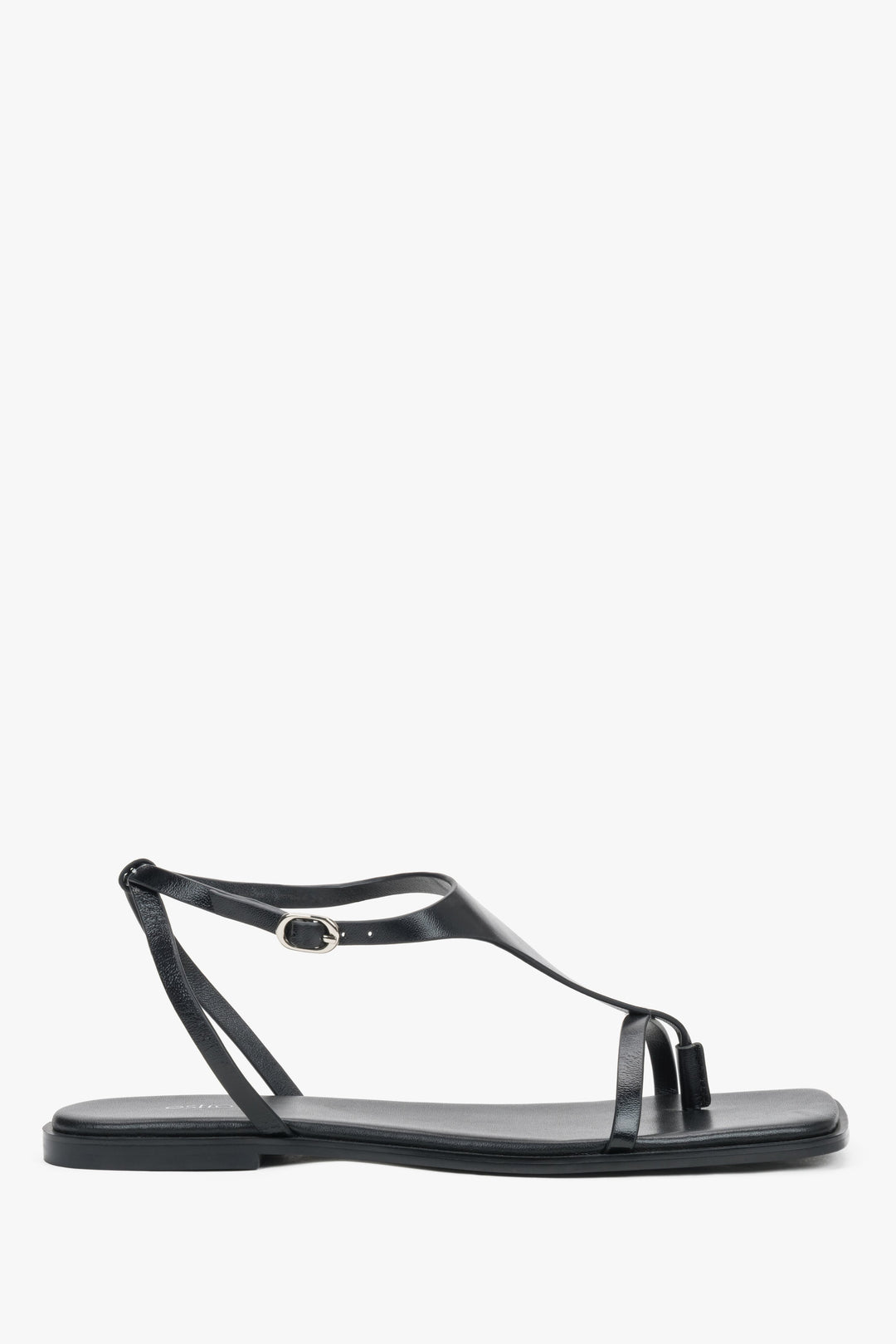 Women's Black Flat Sandals with Square Toe and Toe-Post Strap Estro ER00119855.
