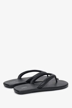 Women’s black flip-flops by Estro made from soft genuine leather – heel view.