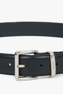 Women's black leather belt with a silver buckle, Estro.