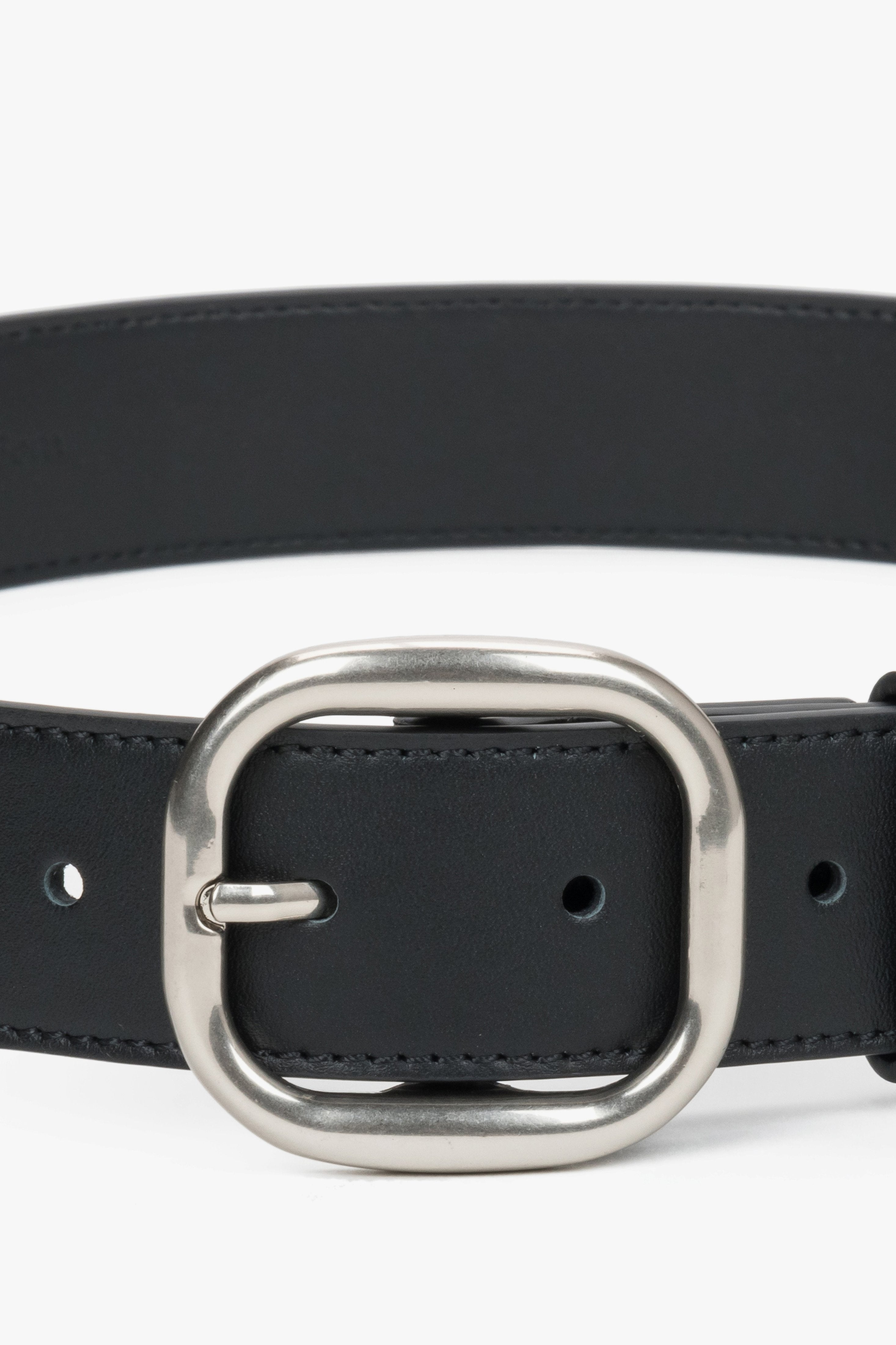 Women's black leather belt with an oval silver buckle by Estro.