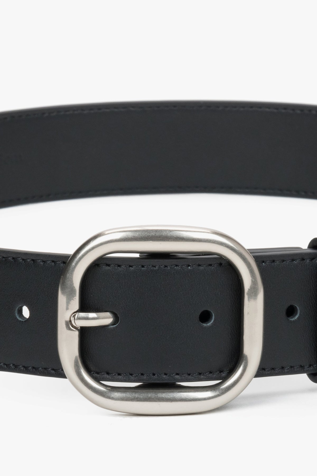 Women's black leather belt with an oval silver buckle by Estro.