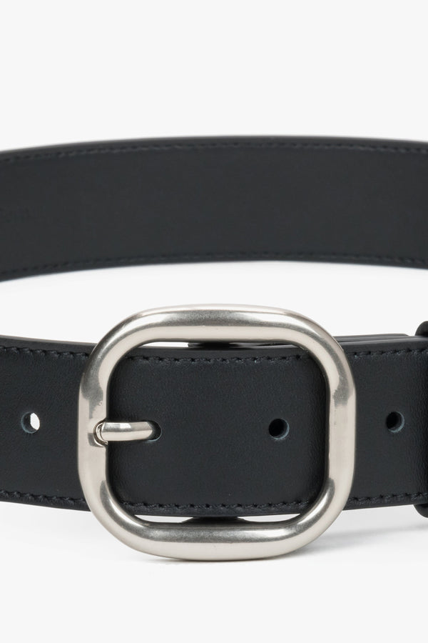 Women's black leather belt with an oval silver buckle by Estro.