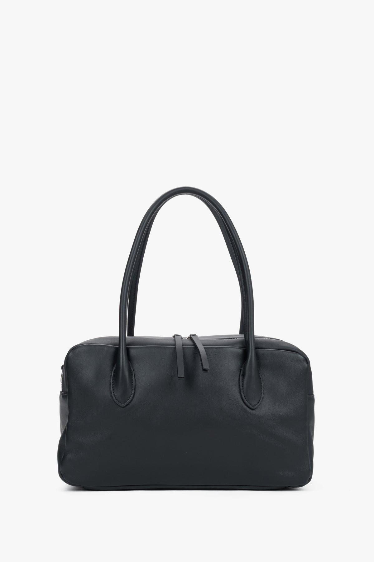 Black genuine leather bowling bag featuring sturdy top handles and an adjustable shoulder strap, Estro.