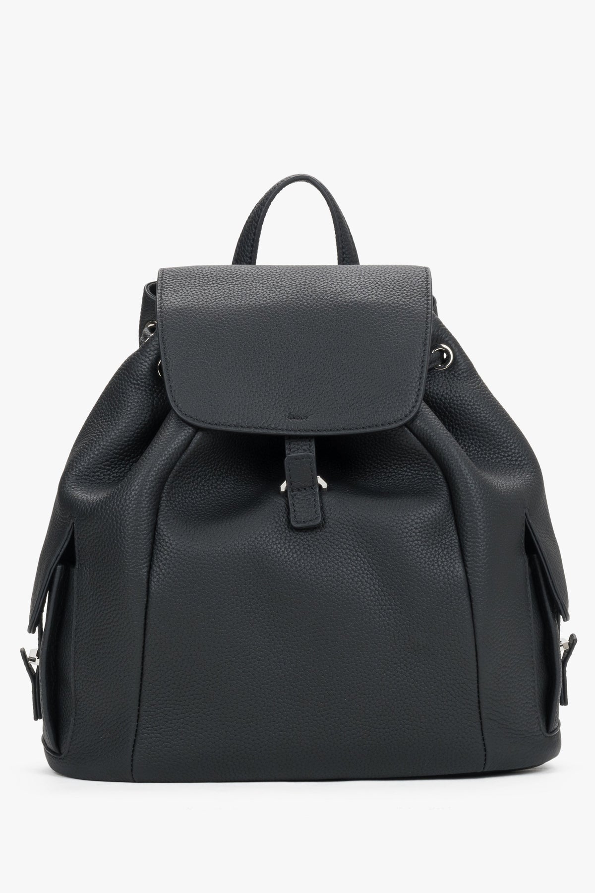 Estro - women's black genuine leather drawstring bucket backpack.