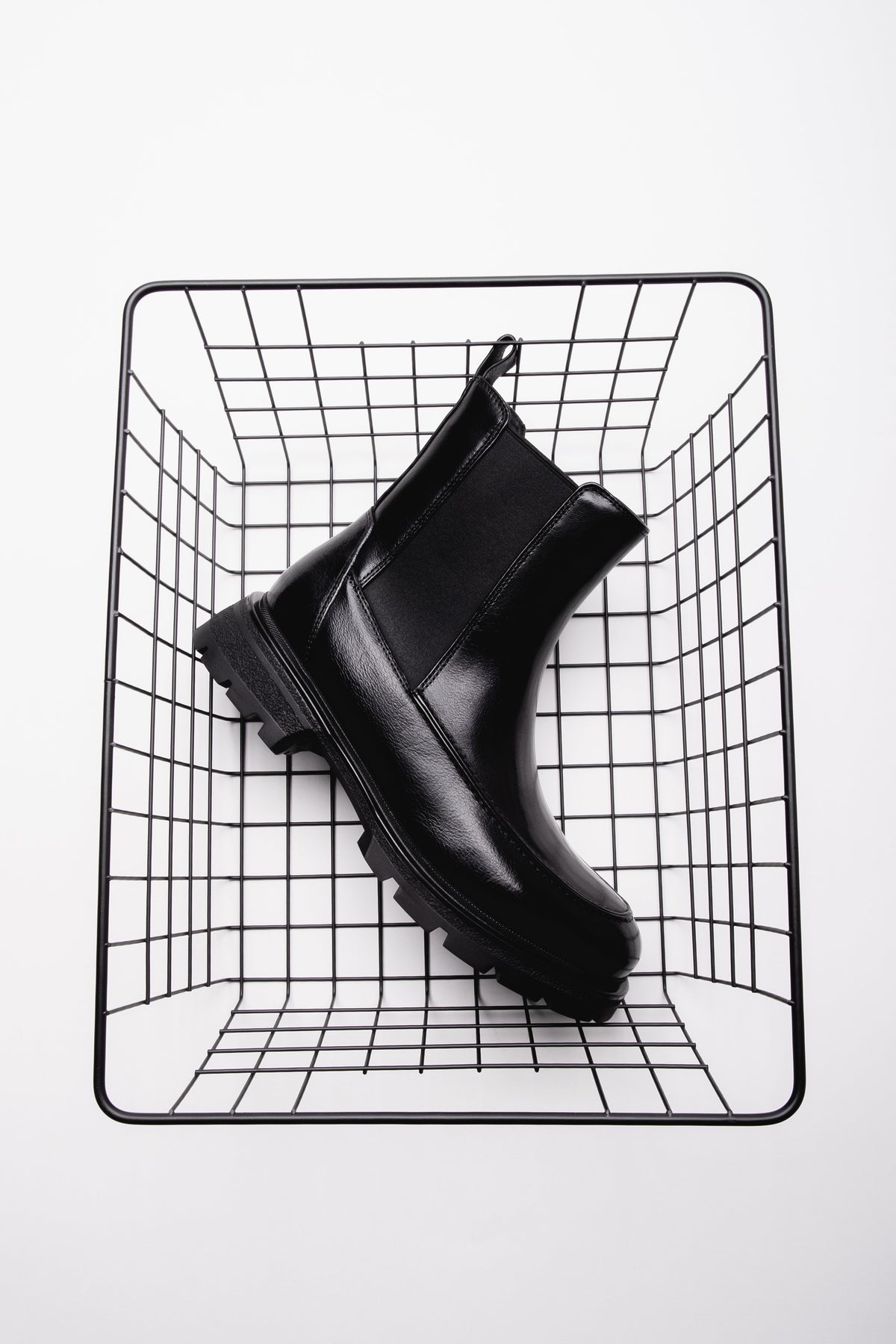 Women's Black Genuine Leather Chelsea Boots on Chunky Sole Estro ER00120627.