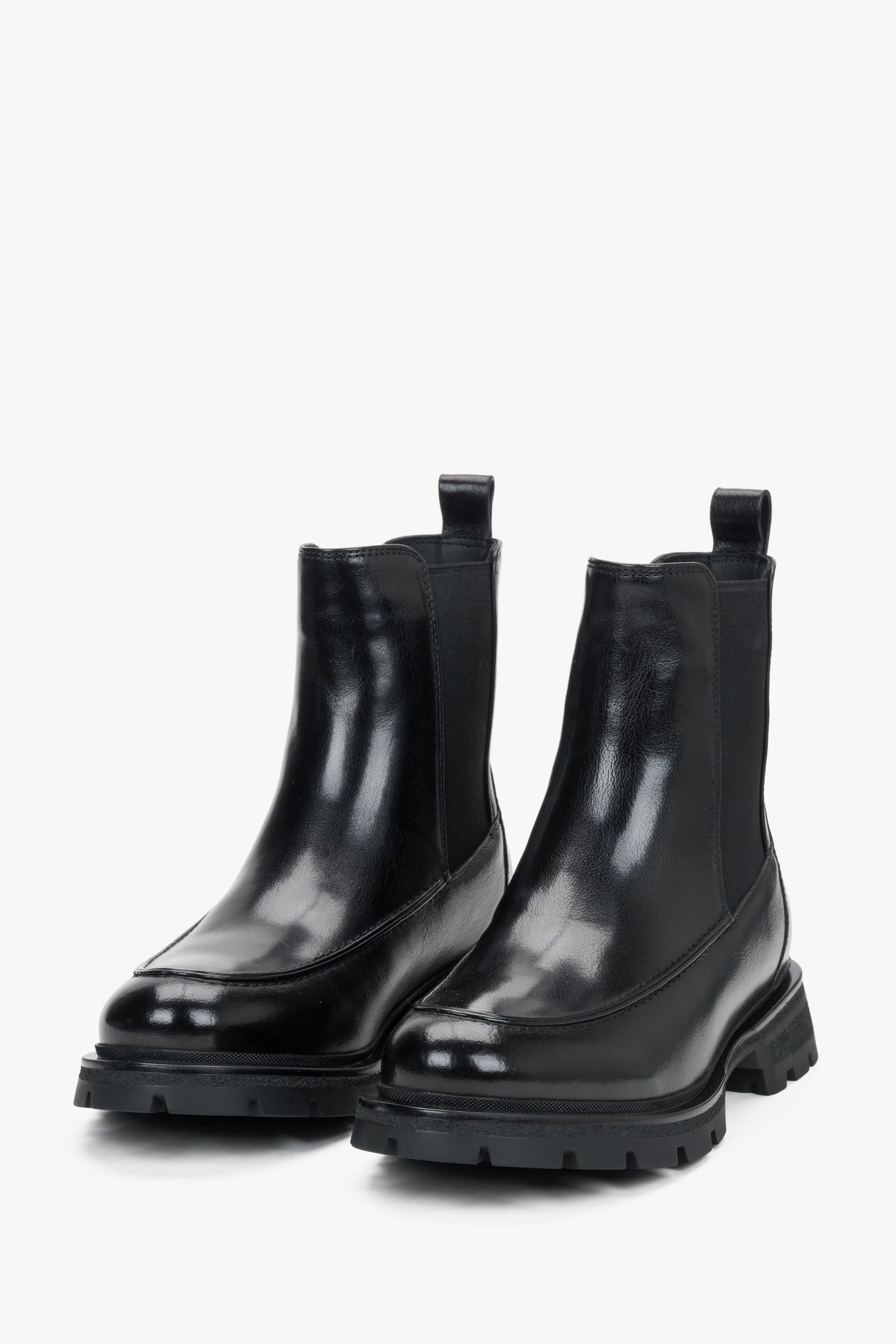 Women's black Chelsea boots on a thick sole made of natural leather Estro.