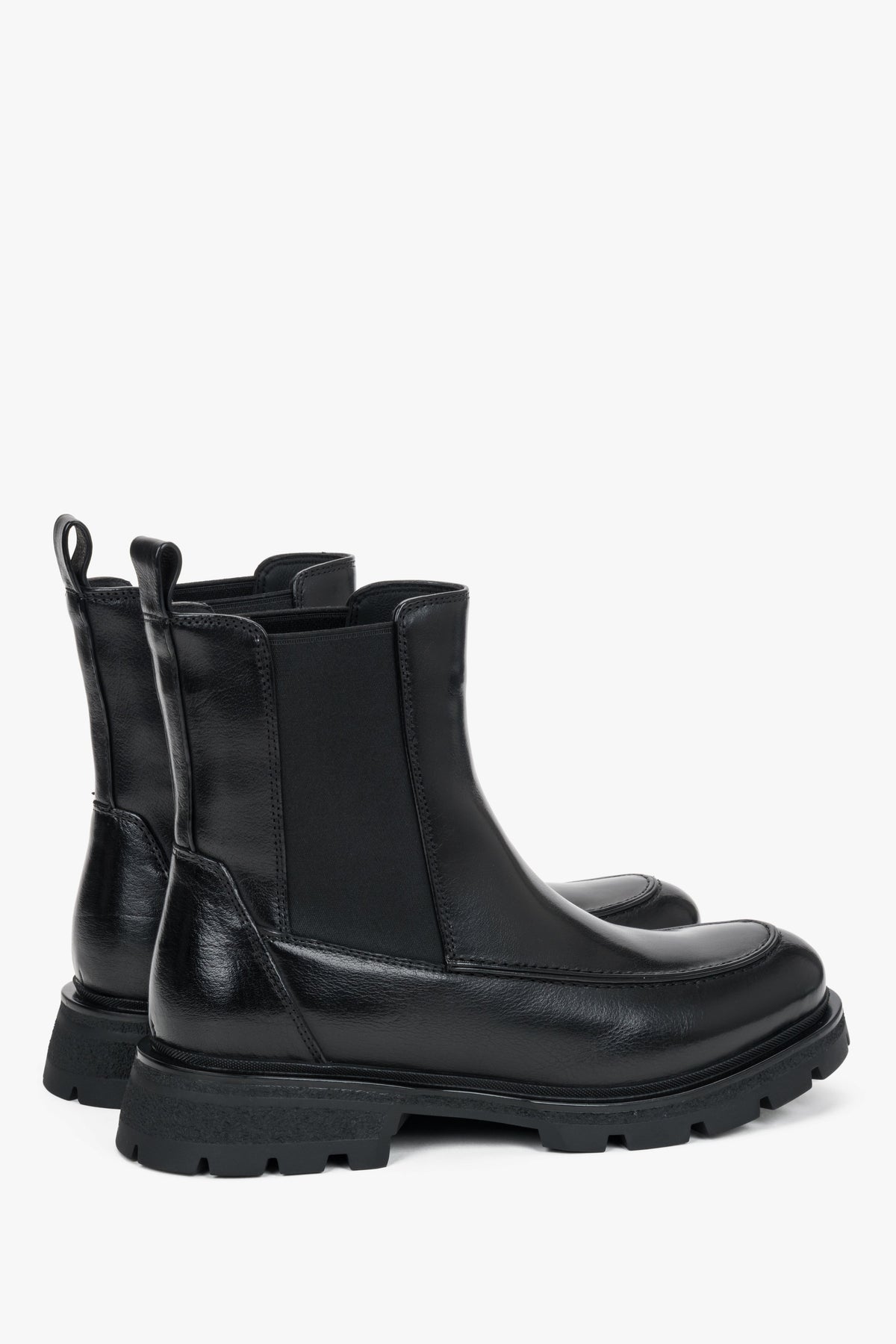 Women's Chelsea boots, black, on a thick sole, made of natural leather, Estro.
