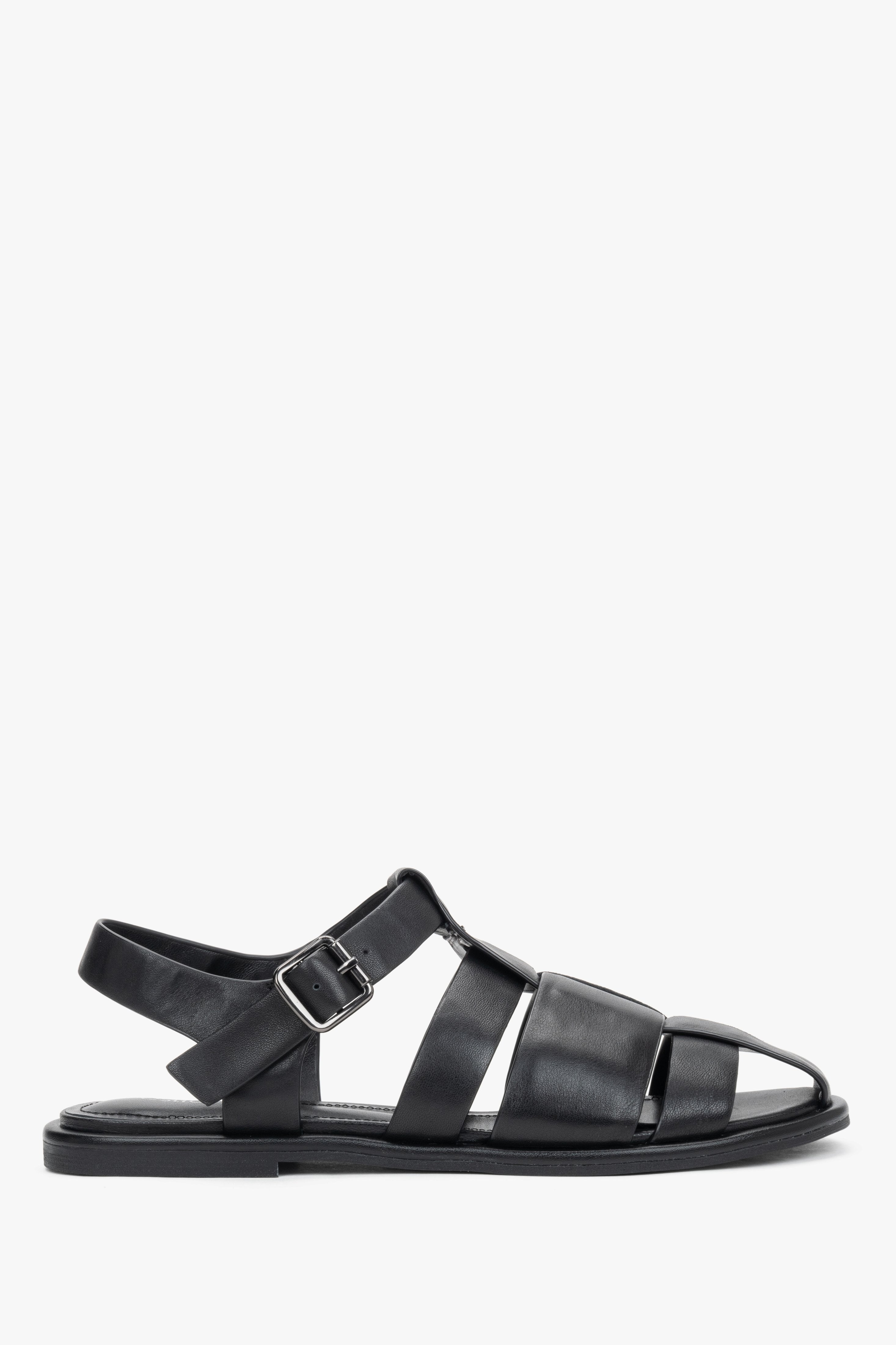 Black women's leather fisherman sandals with interwoven straps, Estro.