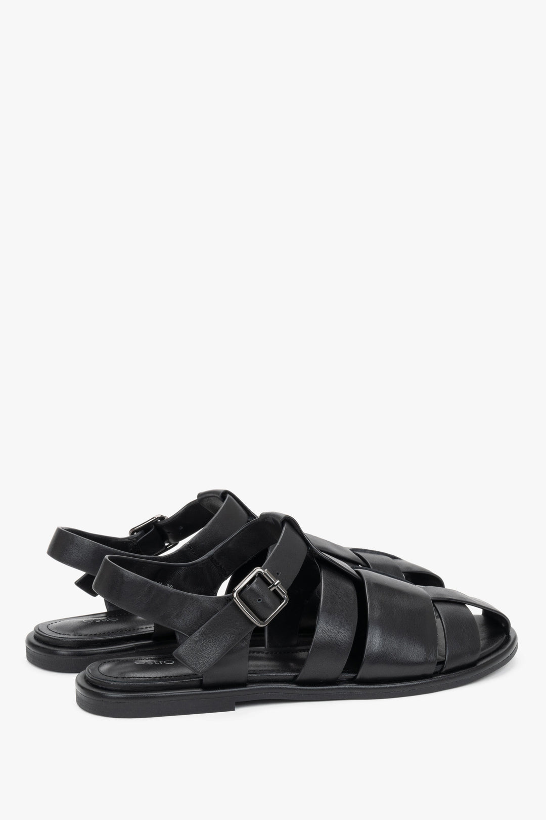 Estro black leather summer sandals with an adjustable buckle strap.