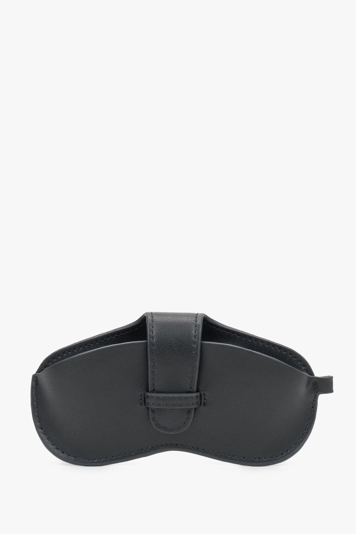 Women's black genuine leather glasses case Estro, showcasing its sleek, minimalist design and premium smooth texture.