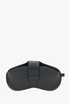 Women's black genuine leather glasses case Estro, showcasing its sleek, minimalist design and premium smooth texture.