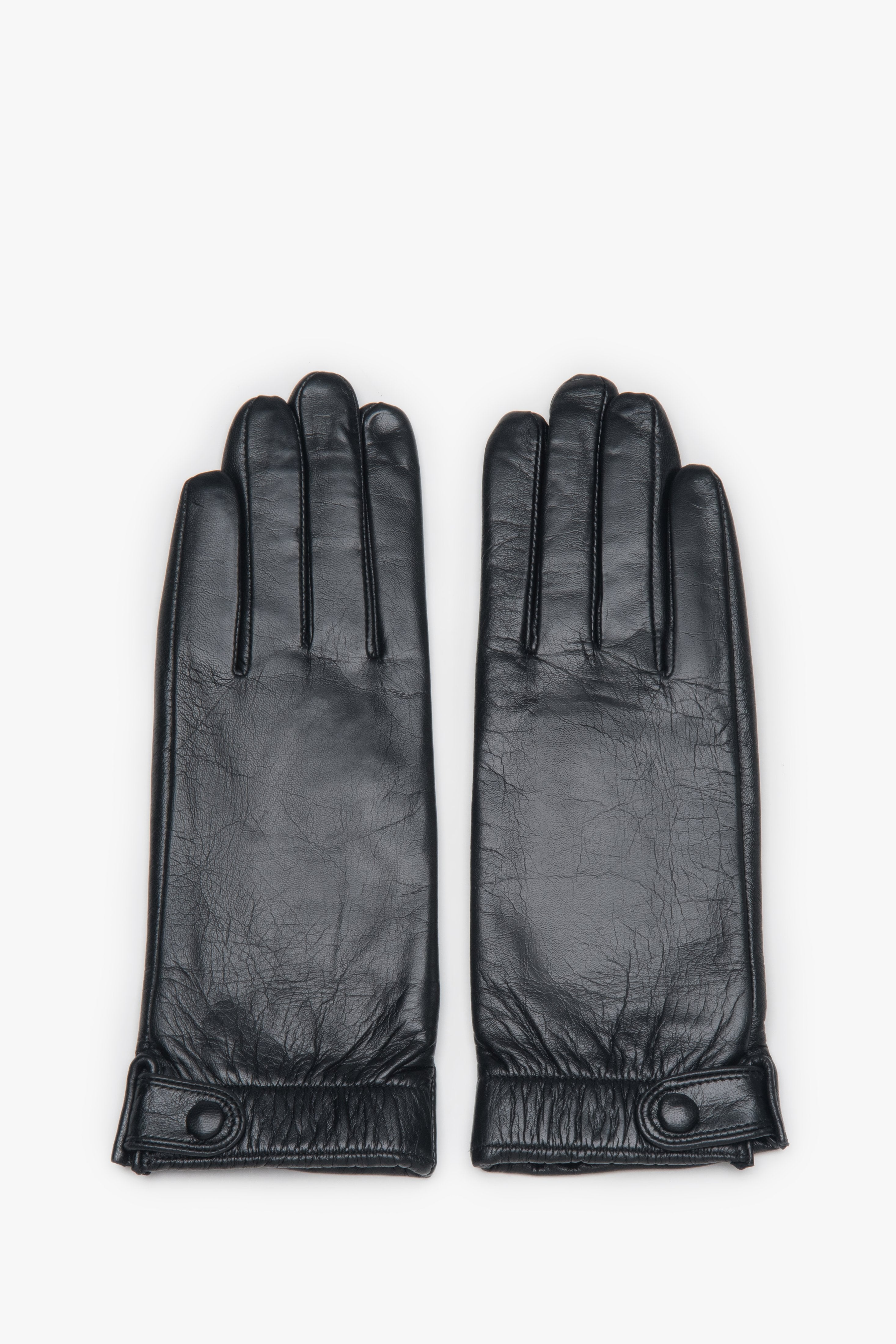 Women's gloves Estro, black, made of genuine leather with snap closure.