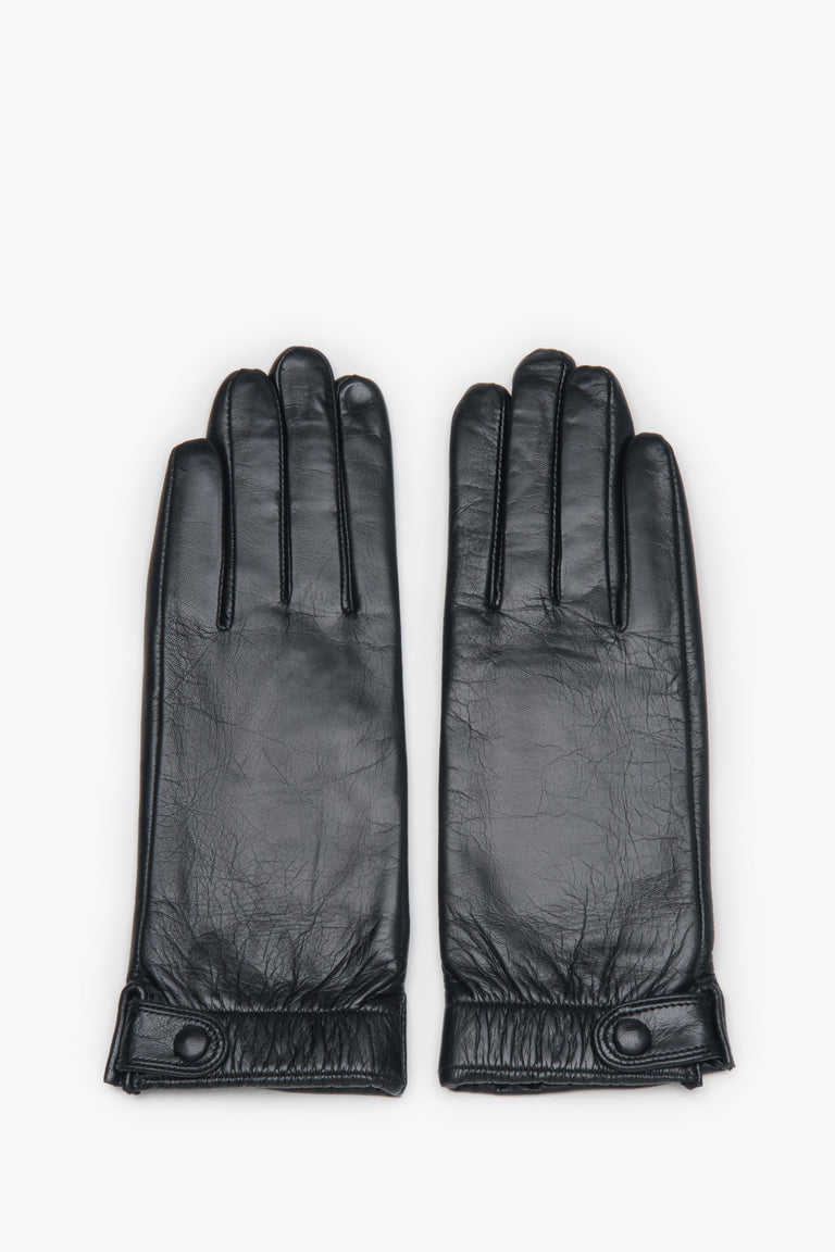 Women's gloves Estro, black, made of genuine leather with snap closure.